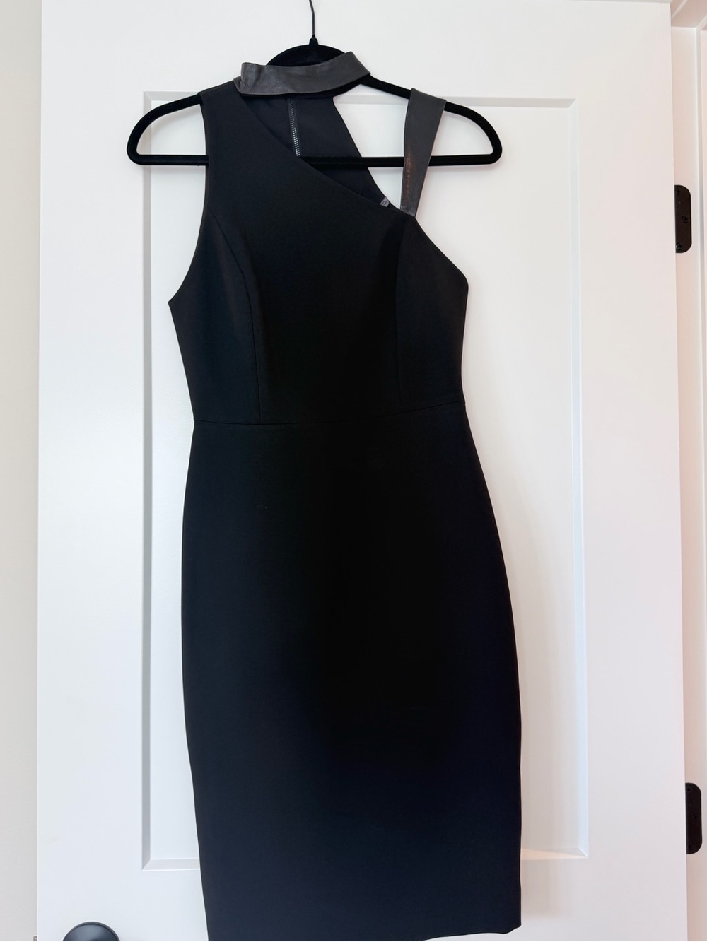 Alice + Olivia Black One-Shoulder Sheath Dress with Asymmetric Strap